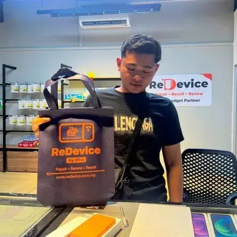 Pelanggan tukar bateri iPhone di iPRO SP, Sungai Petani