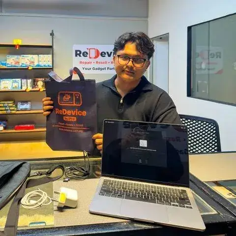Pelanggan upgrade phone di kedai telefon iPRO SP